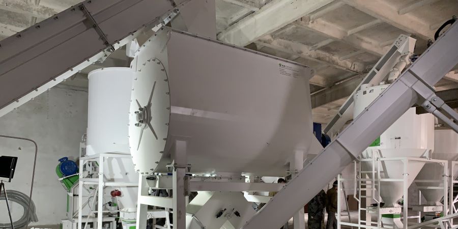 Фото Смесители кормов горизонтальные одновальные СКГ